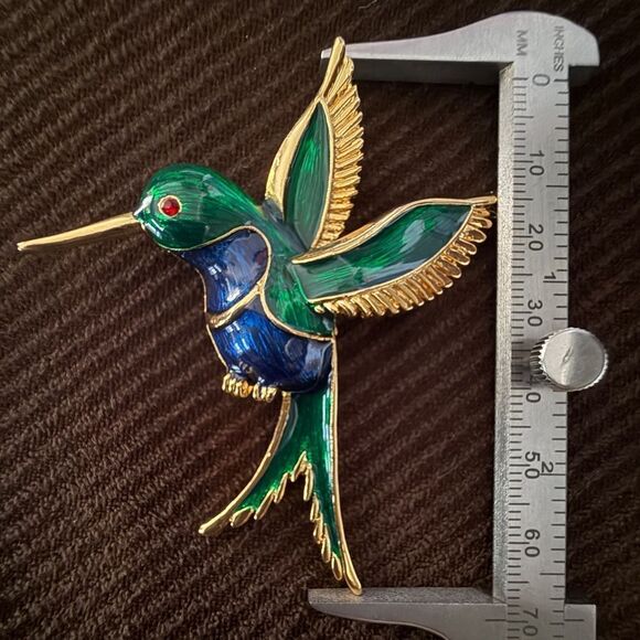 Vibrant Hummingbird Enamel Brooch – Green & Blue with Gold-Tone Accents - Picture 6 of 15